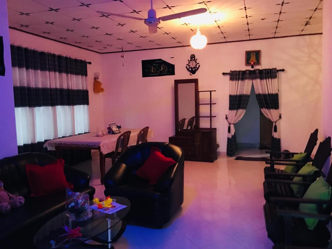 Kawshan Home Stay ดิคเวลลา ภายนอก รูปภาพ